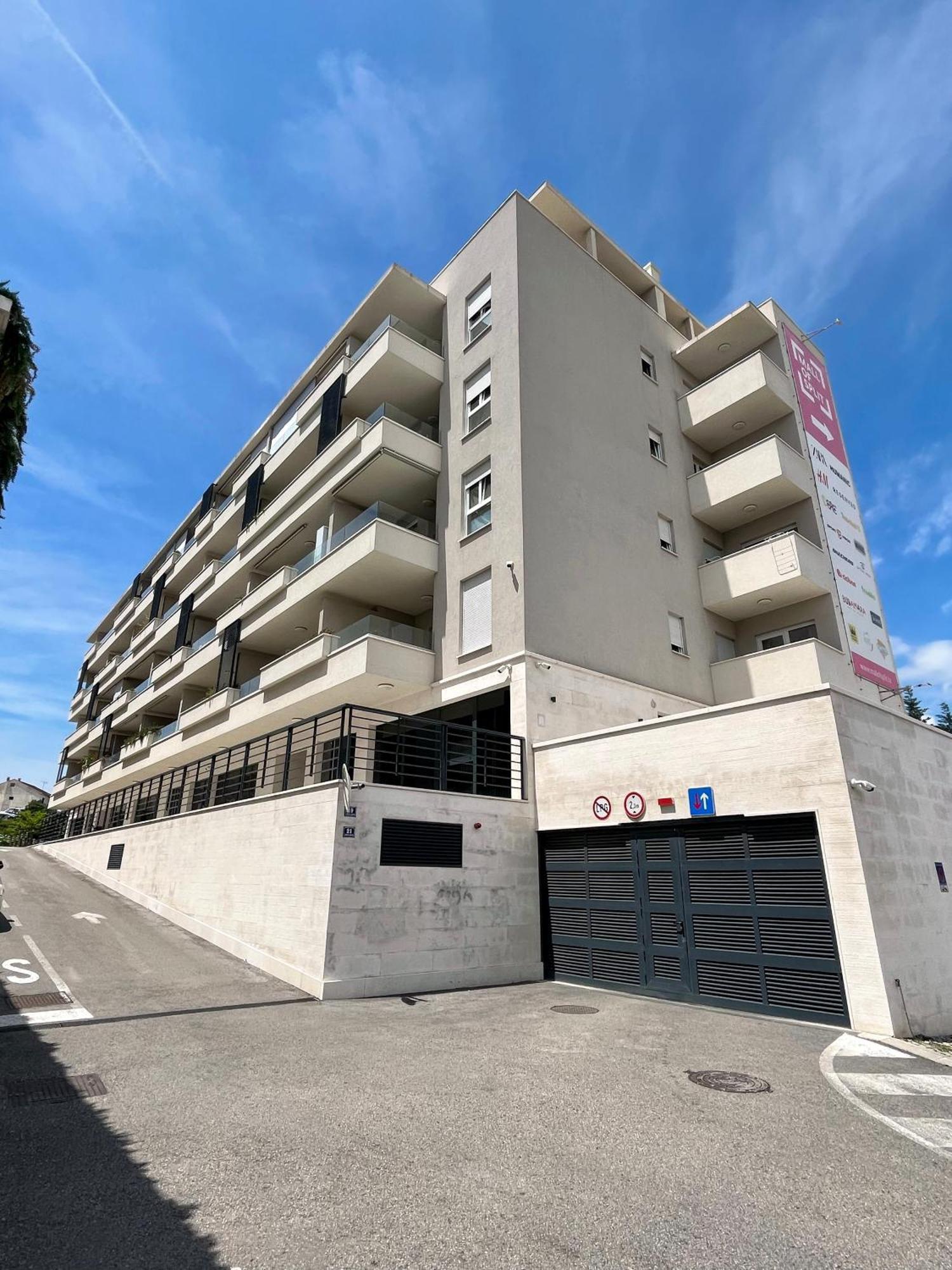 Luxury Apartment Rinos - Free Garage Parking Split Exterior photo